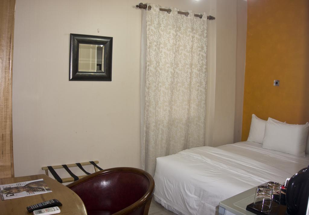 Tropical Enclave Hotel Аккра Экстерьер фото