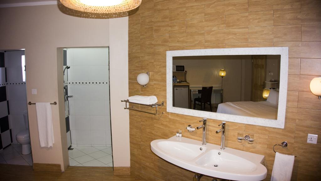 Tropical Enclave Hotel Аккра Экстерьер фото