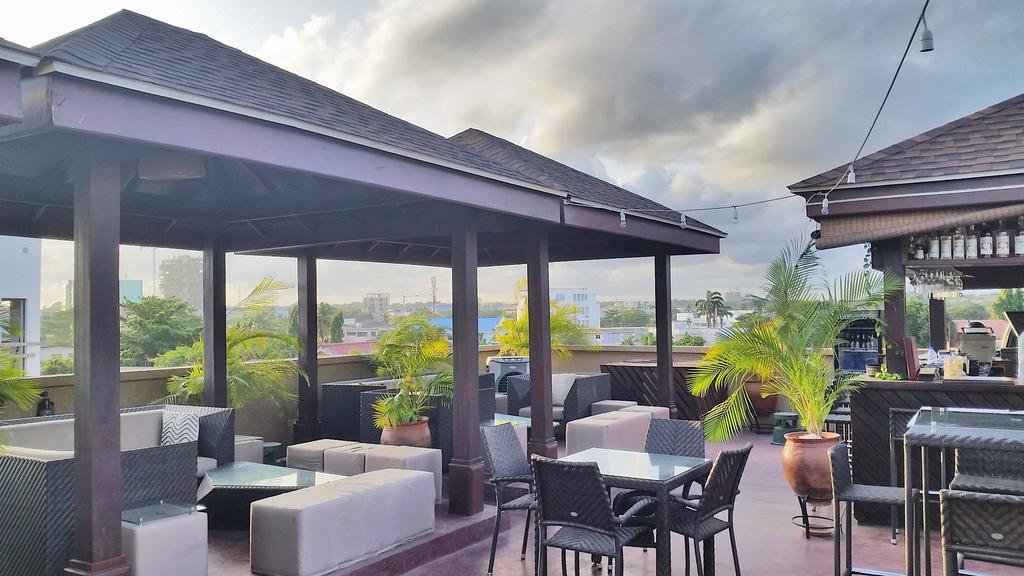 Tropical Enclave Hotel Аккра Экстерьер фото