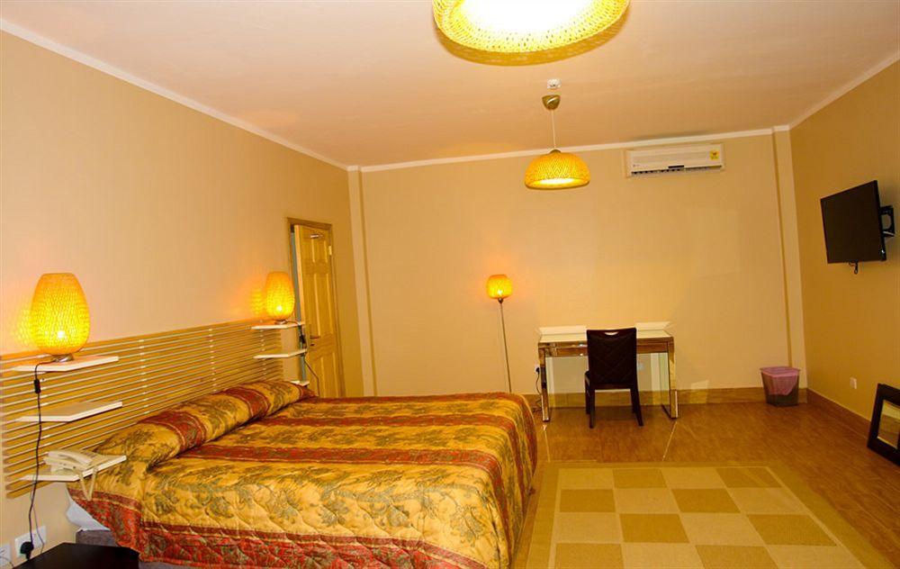 Tropical Enclave Hotel Аккра Экстерьер фото