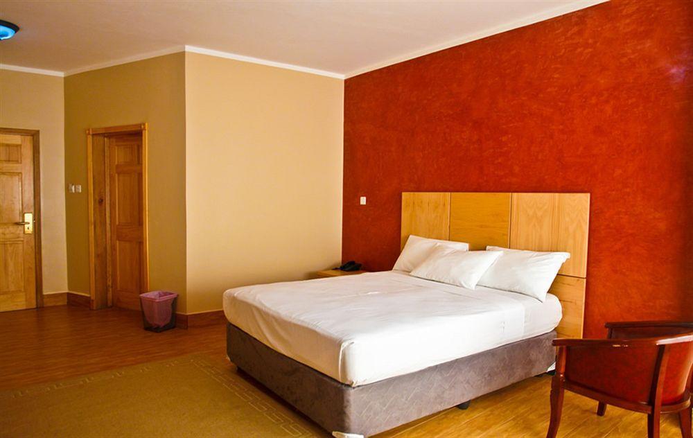 Tropical Enclave Hotel Аккра Экстерьер фото