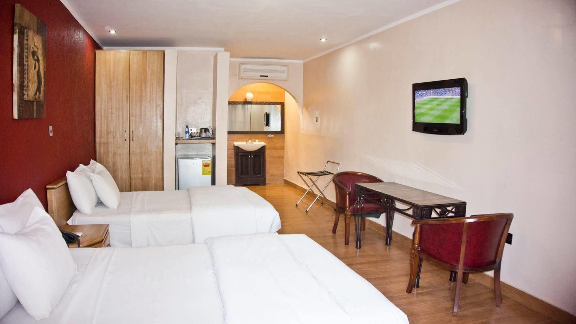 Tropical Enclave Hotel Аккра Экстерьер фото