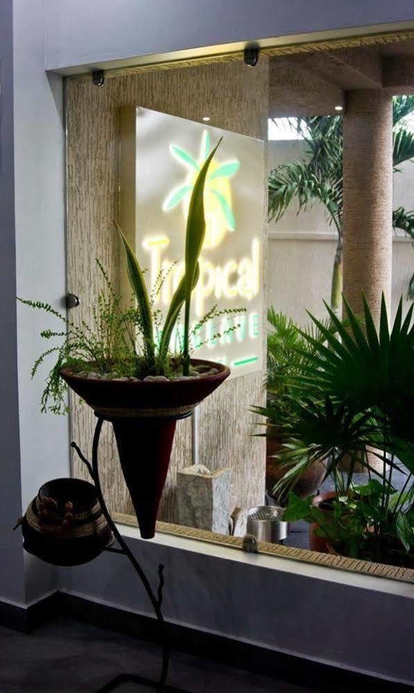 Tropical Enclave Hotel Аккра Экстерьер фото